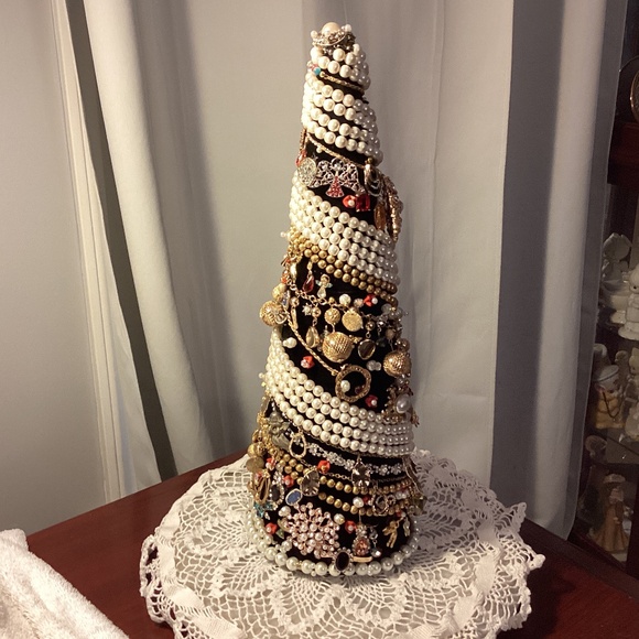 Art Handmade vintage jewelry Christmas tree brooches necklaces table decor pearl